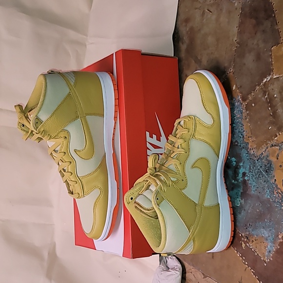 Worn 3 Times. NIKE DUNK HI RETRO. GOLD CANVAS. Men's size 13 - Picture 10 of 14